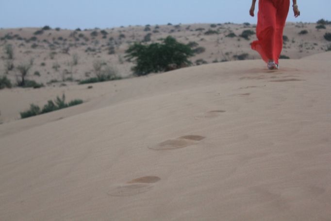 A Day in The Dunes - Dubai Desert Outfit