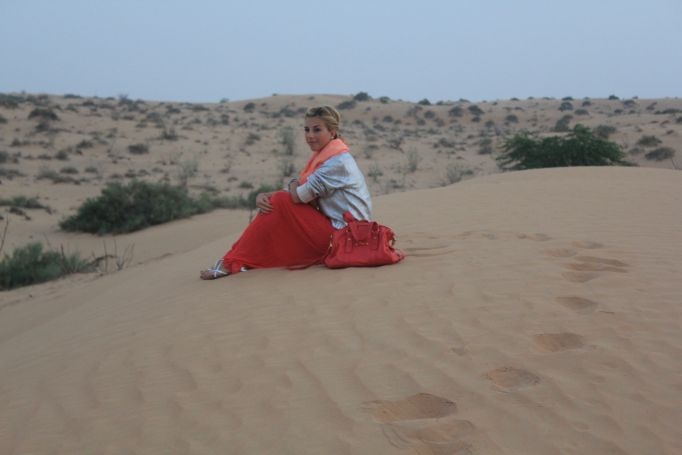 A Day in The Dunes - Dubai Desert Outfit