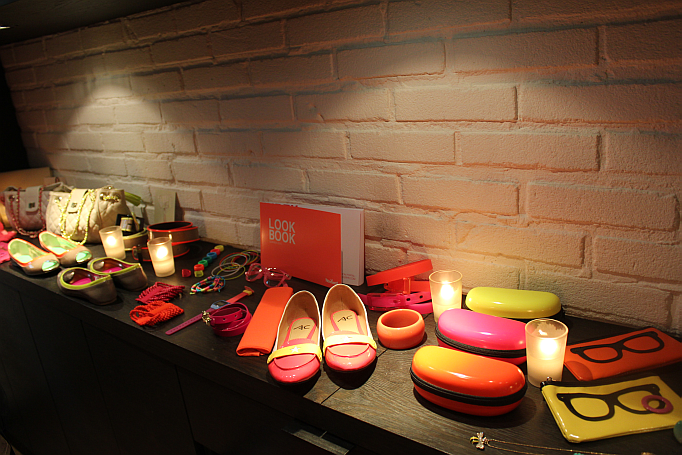 Neon and Blogger Looks at New Yorker and Ann Christine Showroom