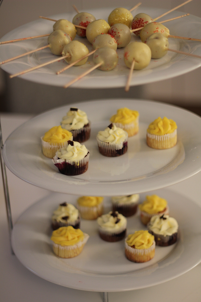 cake pops und mini muffins mit topping