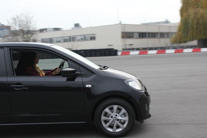 Video: Skoda Citigo Testdrive in High Heels